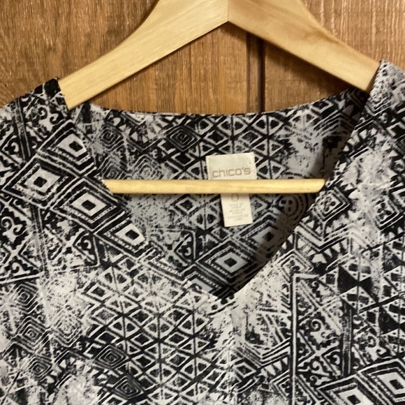 Chico’s long bell sleeve Aztec Boho print black and white top Chico’s 0 US S/4 - Picture 2 of 8
